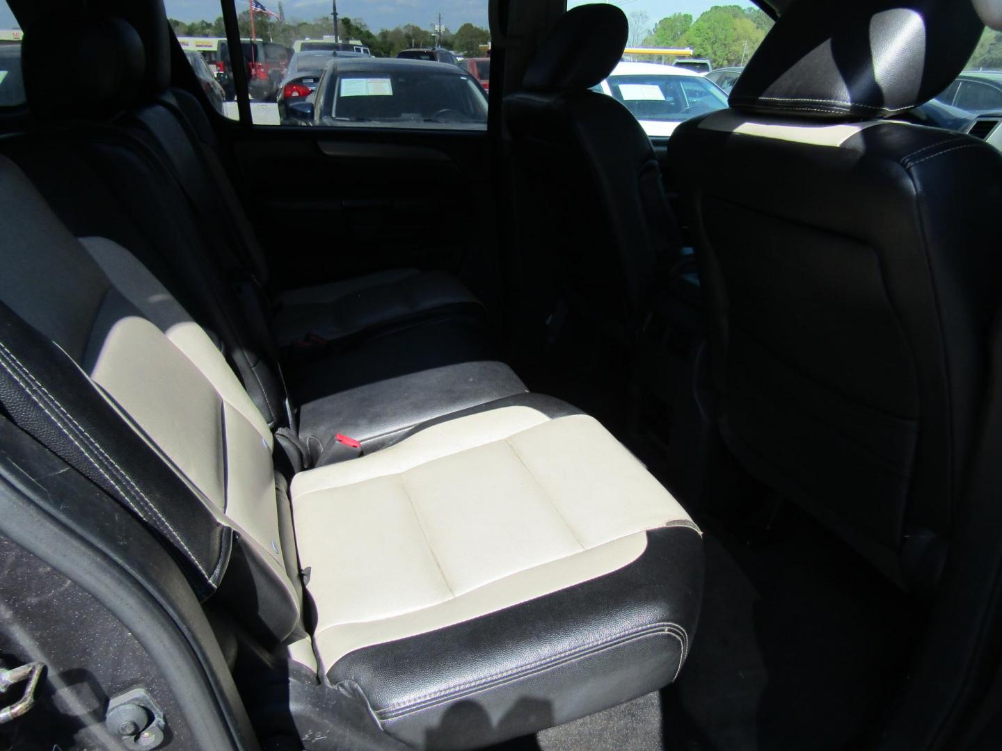 2014 Gray Nissan Armada SL 2WD (5N1BA0ND3EN) with an 5.6L V8 DOHC 32V FFV engine, 5-Speed Automatic transmission, located at 15016 S Hwy 231, Midland City, AL, 36350, (334) 983-3001, 31.306210, -85.495277 - Photo#8