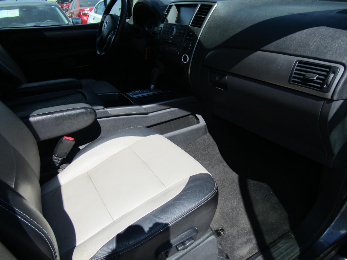 2014 Gray Nissan Armada SL 2WD (5N1BA0ND3EN) with an 5.6L V8 DOHC 32V FFV engine, 5-Speed Automatic transmission, located at 15016 S Hwy 231, Midland City, AL, 36350, (334) 983-3001, 31.306210, -85.495277 - Photo#9