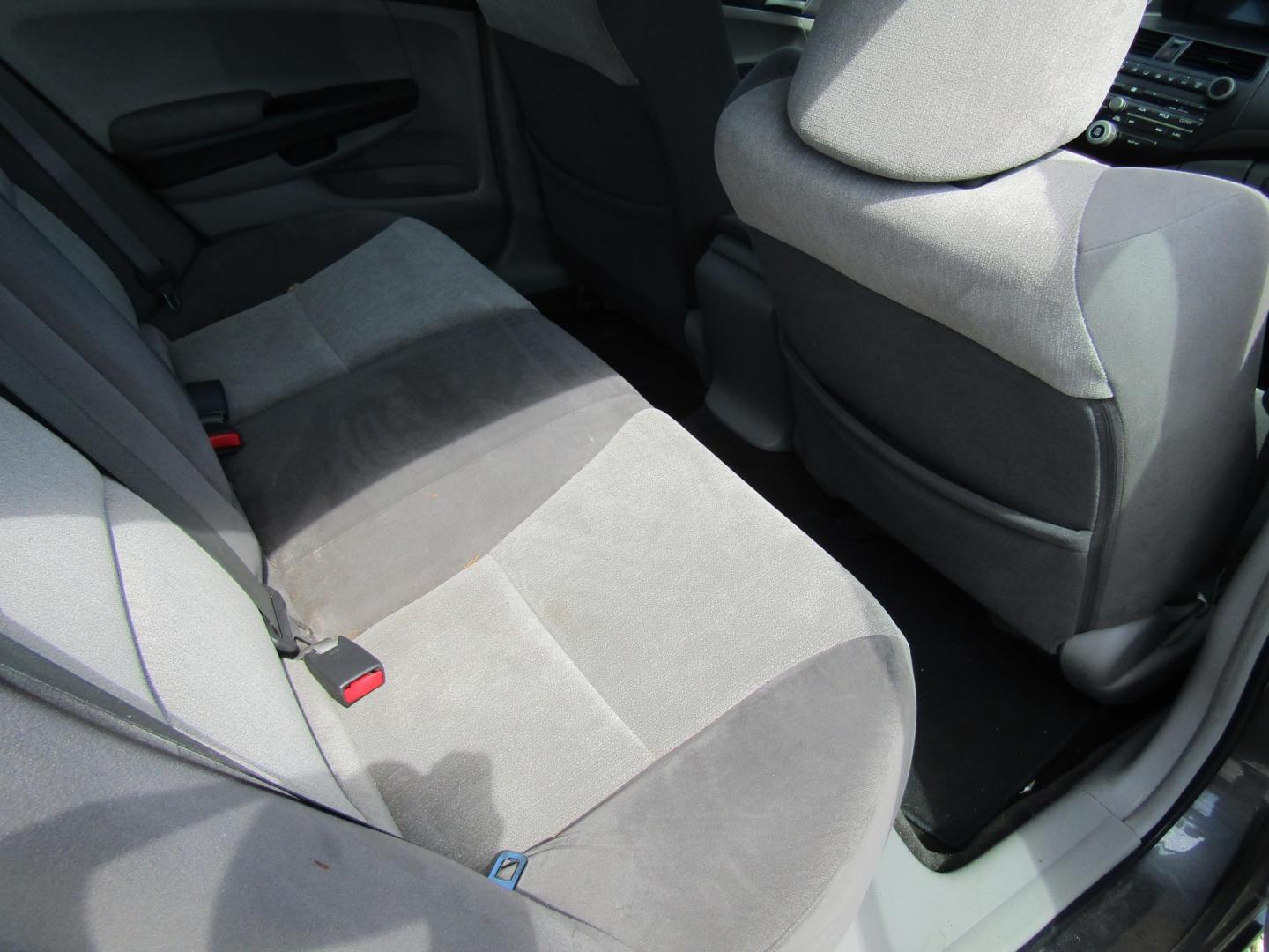 2009 Gray Honda Accord LX-P Sedan AT (1HGCP26489A) with an 2.4L L4 DOHC 16V engine, Automatic transmission, located at 15016 S Hwy 231, Midland City, AL, 36350, (334) 983-3001, 31.306210, -85.495277 - Photo#7