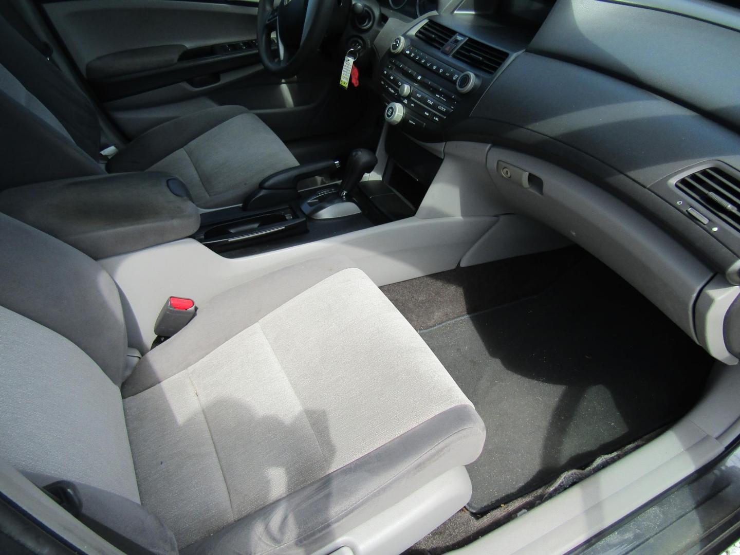 2009 Gray Honda Accord LX-P Sedan AT (1HGCP26489A) with an 2.4L L4 DOHC 16V engine, Automatic transmission, located at 15016 S Hwy 231, Midland City, AL, 36350, (334) 983-3001, 31.306210, -85.495277 - Photo#8