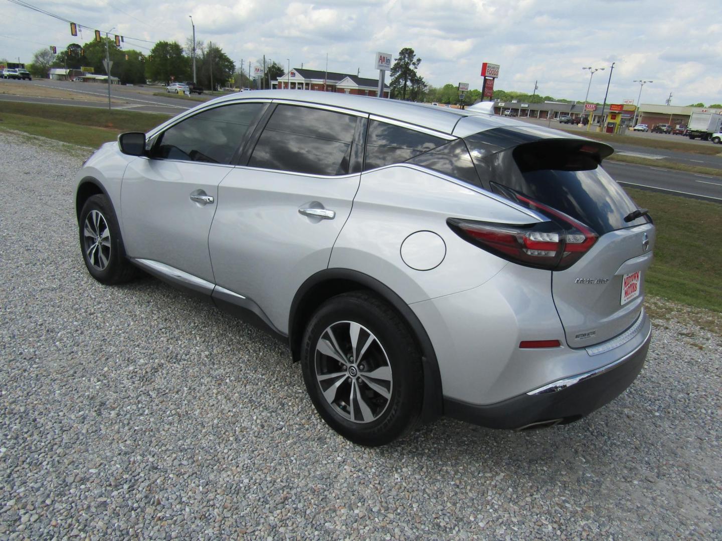 2020 Silver Nissan Murano S (5N1AZ2AJXLN) with an 3.5L V6 DOHC 24V engine, Automatic transmission, located at 15016 S Hwy 231, Midland City, AL, 36350, (334) 983-3001, 31.306210, -85.495277 - Photo#5