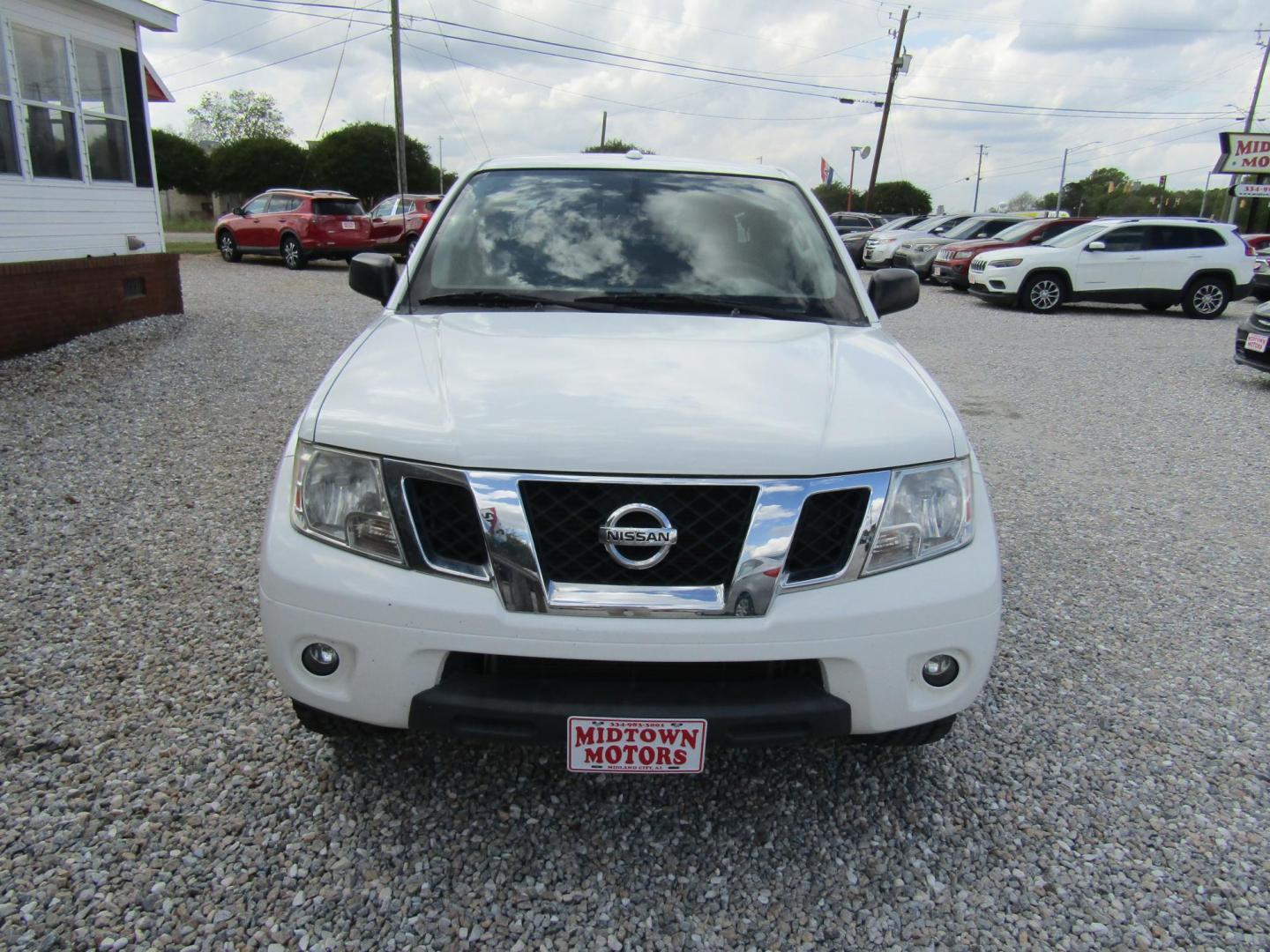 2016 White Nissan Frontier S Crew Cab 5AT 2WD (1N6AD0ER4GN) with an 4.0L V6 DOHC 24V engine, Automatic transmission, located at 15016 S Hwy 231, Midland City, AL, 36350, (334) 983-3001, 31.306210, -85.495277 - Photo#1