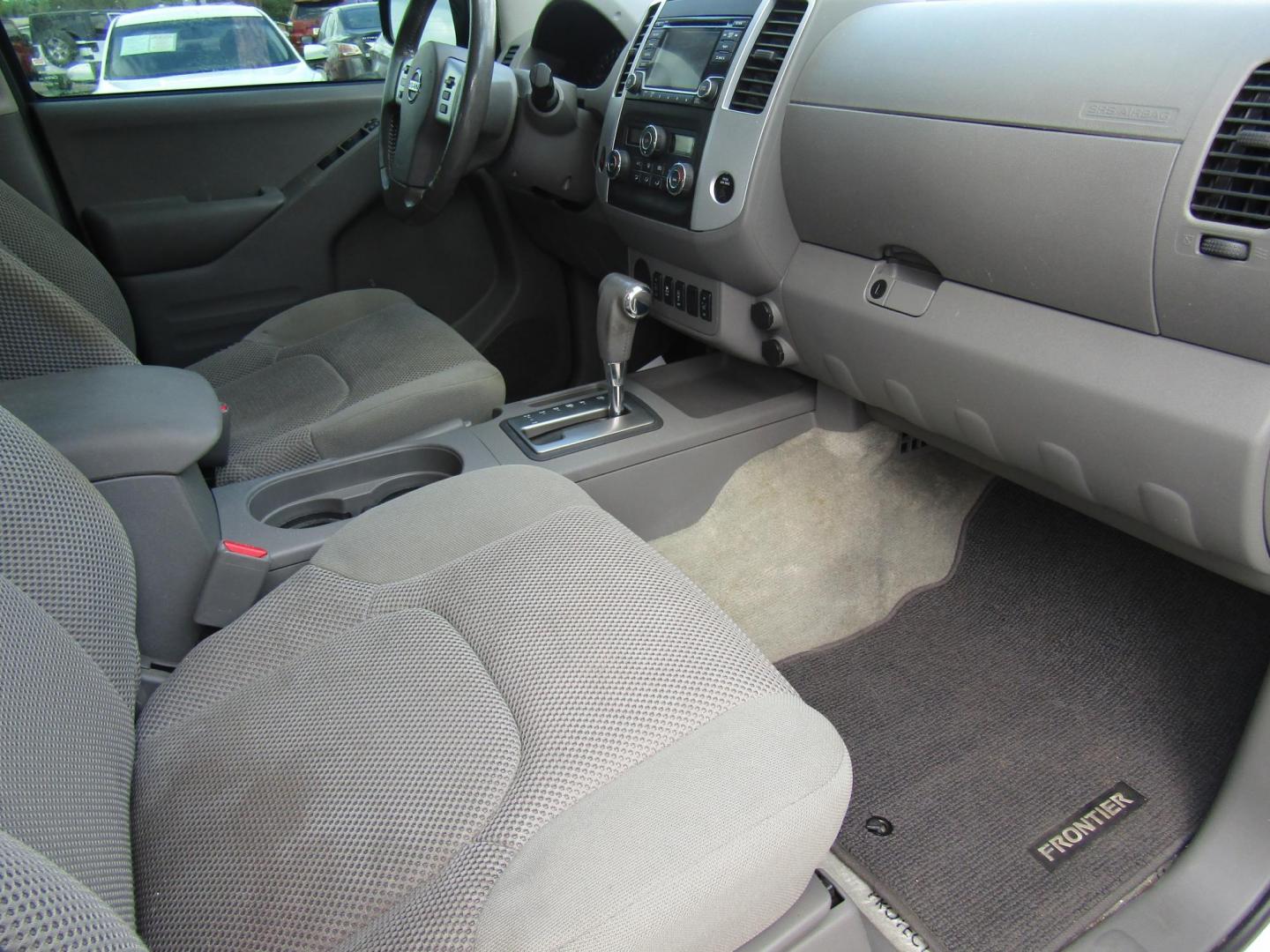 2016 White Nissan Frontier S Crew Cab 5AT 2WD (1N6AD0ER4GN) with an 4.0L V6 DOHC 24V engine, Automatic transmission, located at 15016 S Hwy 231, Midland City, AL, 36350, (334) 983-3001, 31.306210, -85.495277 - Photo#7