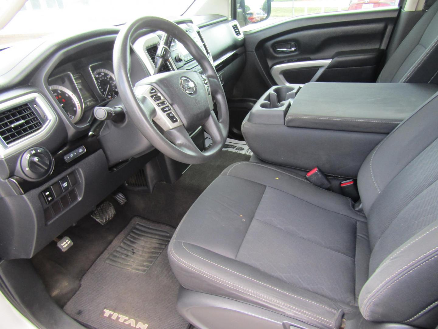 2017 Silver Nissan Titan S Crew Cab 2WD (1N6AA1EK7HN) with an 5.6L V8 DOHC 32V engine, Automatic transmission, located at 15016 S Hwy 231, Midland City, AL, 36350, (334) 983-3001, 31.306210, -85.495277 - Photo#2