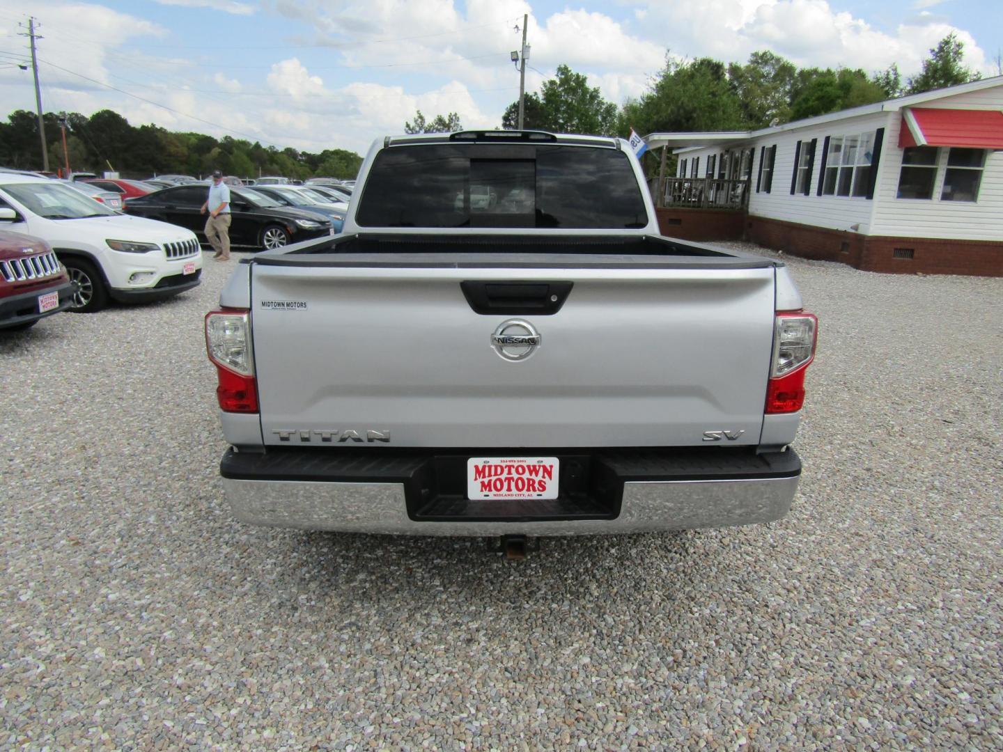 2017 Silver Nissan Titan S Crew Cab 2WD (1N6AA1EK7HN) with an 5.6L V8 DOHC 32V engine, Automatic transmission, located at 15016 S Hwy 231, Midland City, AL, 36350, (334) 983-3001, 31.306210, -85.495277 - Photo#5