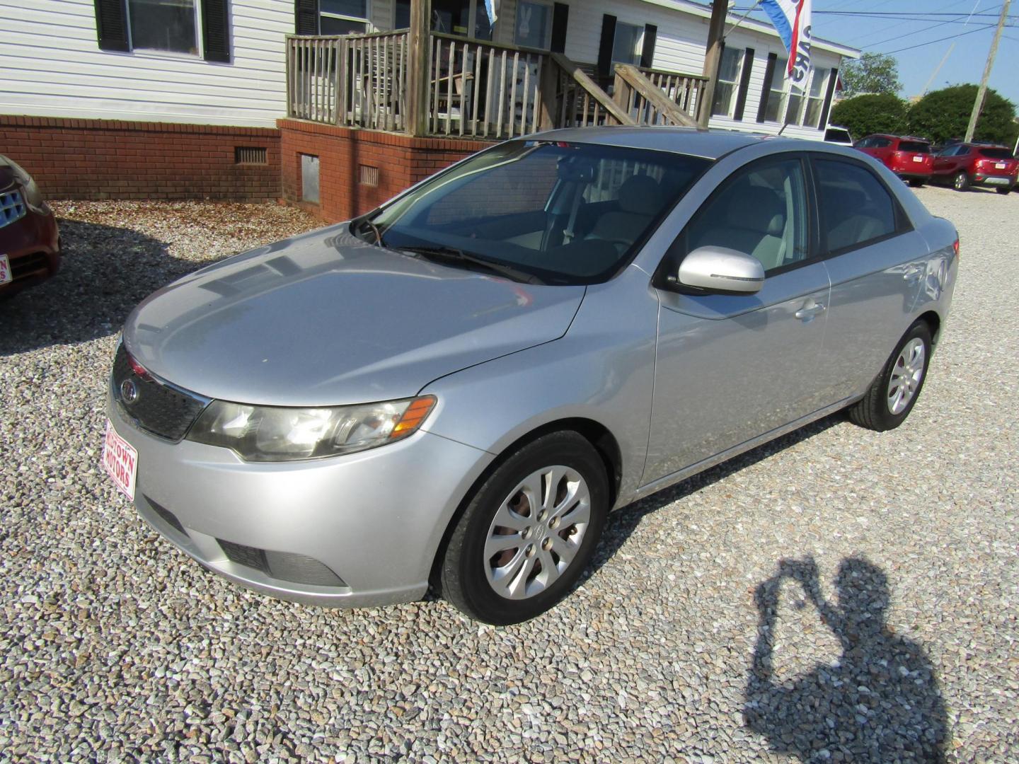 2012 Silver Kia Forte EX (KNAFU4A24C5) with an 2.0L L4 DOHC 16V engine, Automatic transmission, located at 15016 S Hwy 231, Midland City, AL, 36350, (334) 983-3001, 31.306210, -85.495277 - Photo#2