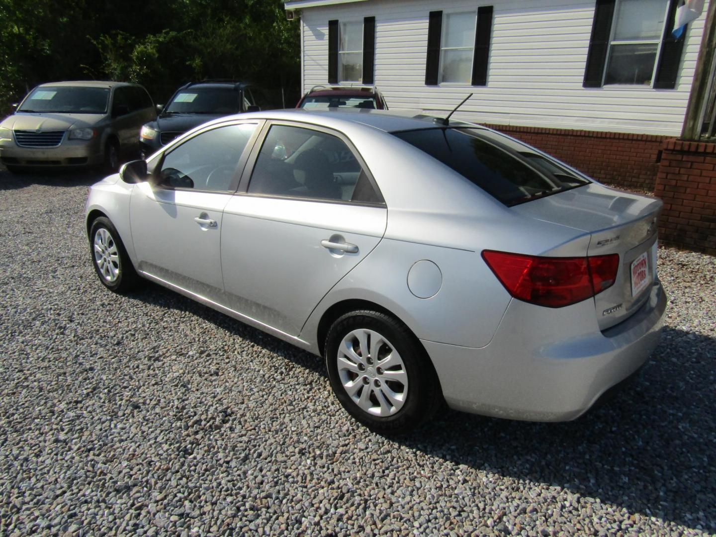 2012 Silver Kia Forte EX (KNAFU4A24C5) with an 2.0L L4 DOHC 16V engine, Automatic transmission, located at 15016 S Hwy 231, Midland City, AL, 36350, (334) 983-3001, 31.306210, -85.495277 - Photo#5