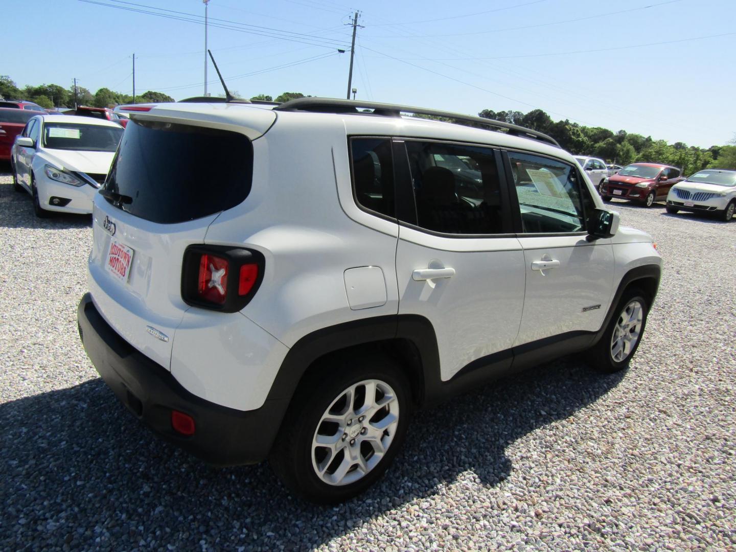 2016 White Jeep Renegade Latitude FWD (ZACCJABT7GP) with an 2.4L L4 DOHC 16V engine, Automatic transmission, located at 15016 S Hwy 231, Midland City, AL, 36350, (334) 983-3001, 31.306210, -85.495277 - Photo#5