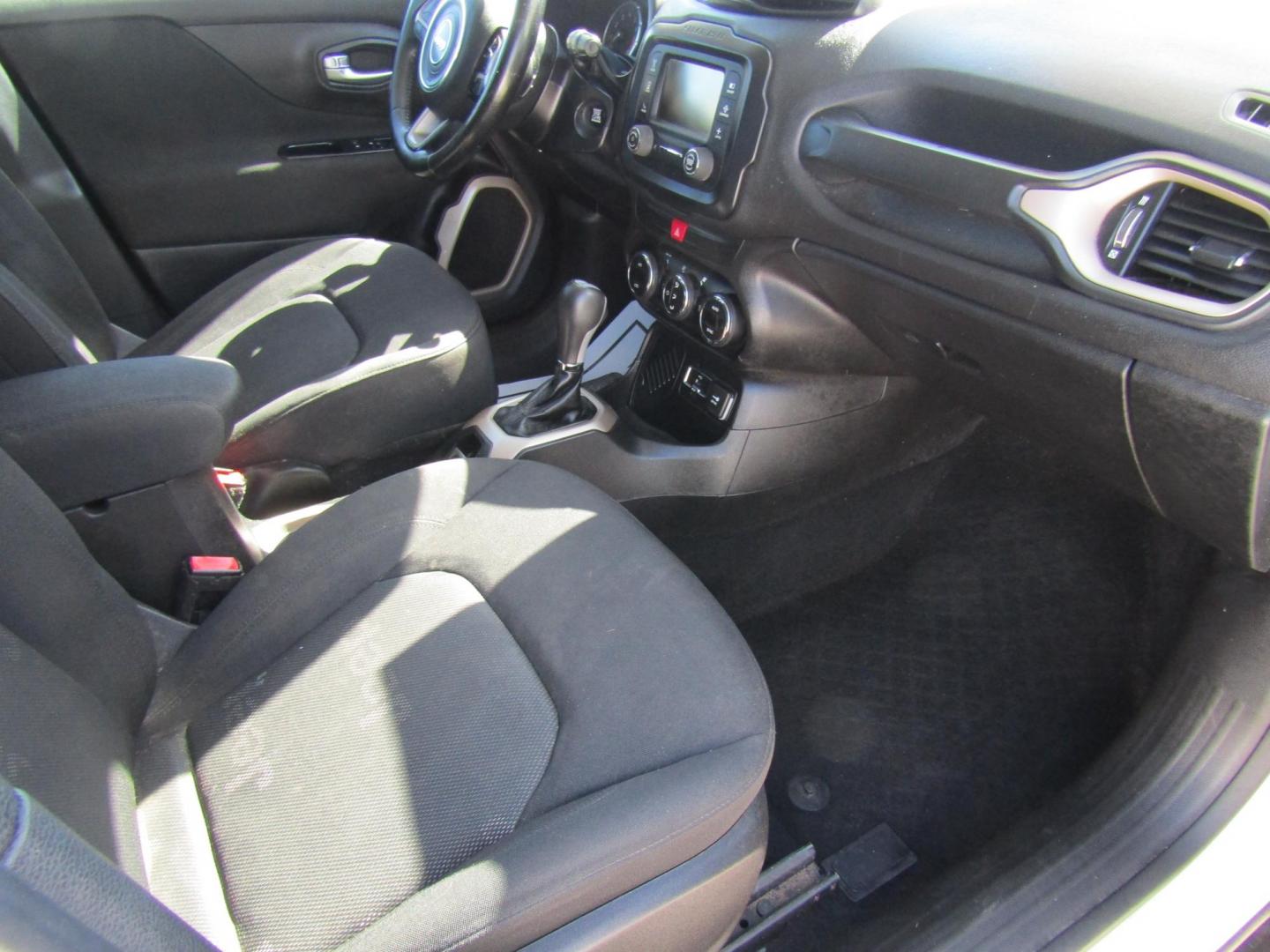 2016 White Jeep Renegade Latitude FWD (ZACCJABT7GP) with an 2.4L L4 DOHC 16V engine, Automatic transmission, located at 15016 S Hwy 231, Midland City, AL, 36350, (334) 983-3001, 31.306210, -85.495277 - Photo#7