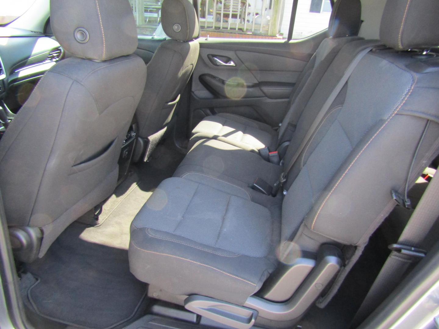 2019 Gray Chevrolet Traverse LS FWD (1GNERFKW6KJ) with an 3.6L V6 DOHC 24V engine, Automatic transmission, located at 15016 S Hwy 231, Midland City, AL, 36350, (334) 983-3001, 31.306210, -85.495277 - Photo#4