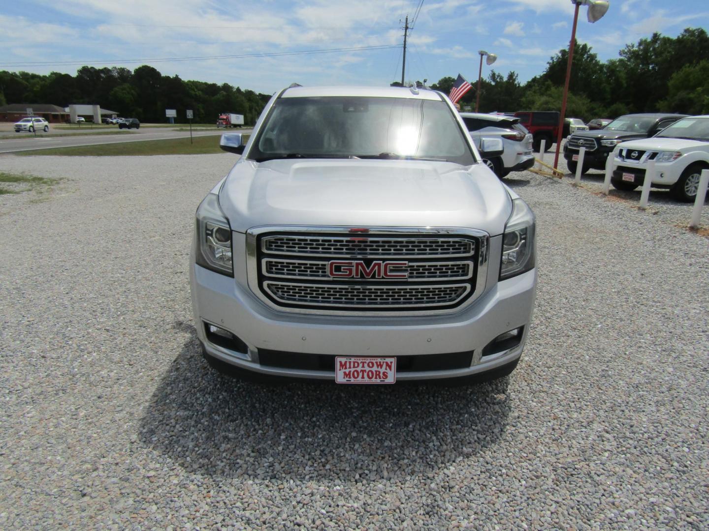 2018 Silver GMC Yukon XL SLT 2WD (1GKS1GKC7JR) with an 5.3L V8 OHV 16V engine, Automatic transmission, located at 15016 S Hwy 231, Midland City, AL, 36350, (334) 983-3001, 31.306210, -85.495277 - Photo#1