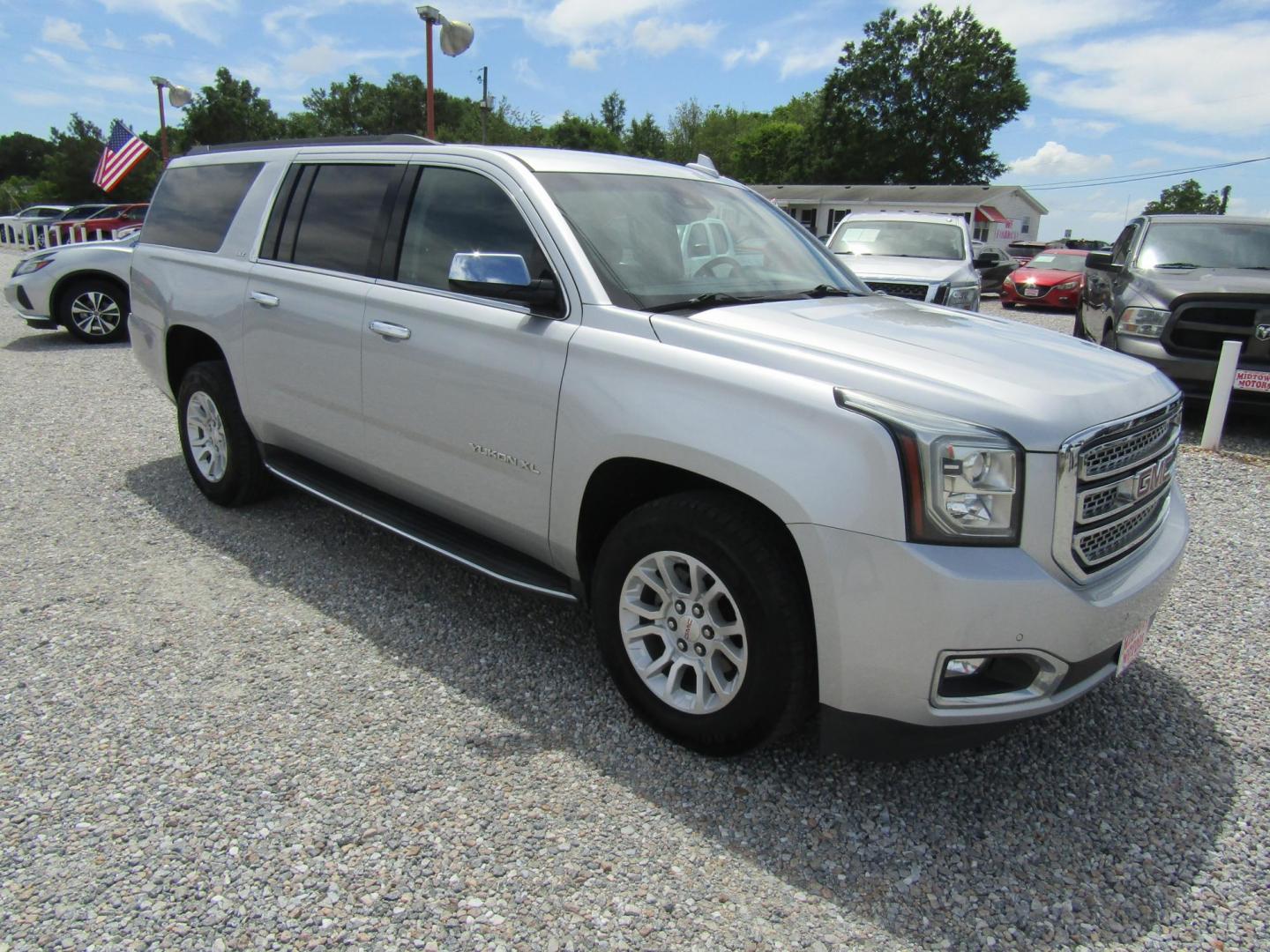 2018 Silver GMC Yukon XL SLT 2WD (1GKS1GKC7JR) with an 5.3L V8 OHV 16V engine, Automatic transmission, located at 15016 S Hwy 231, Midland City, AL, 36350, (334) 983-3001, 31.306210, -85.495277 - Photo#0