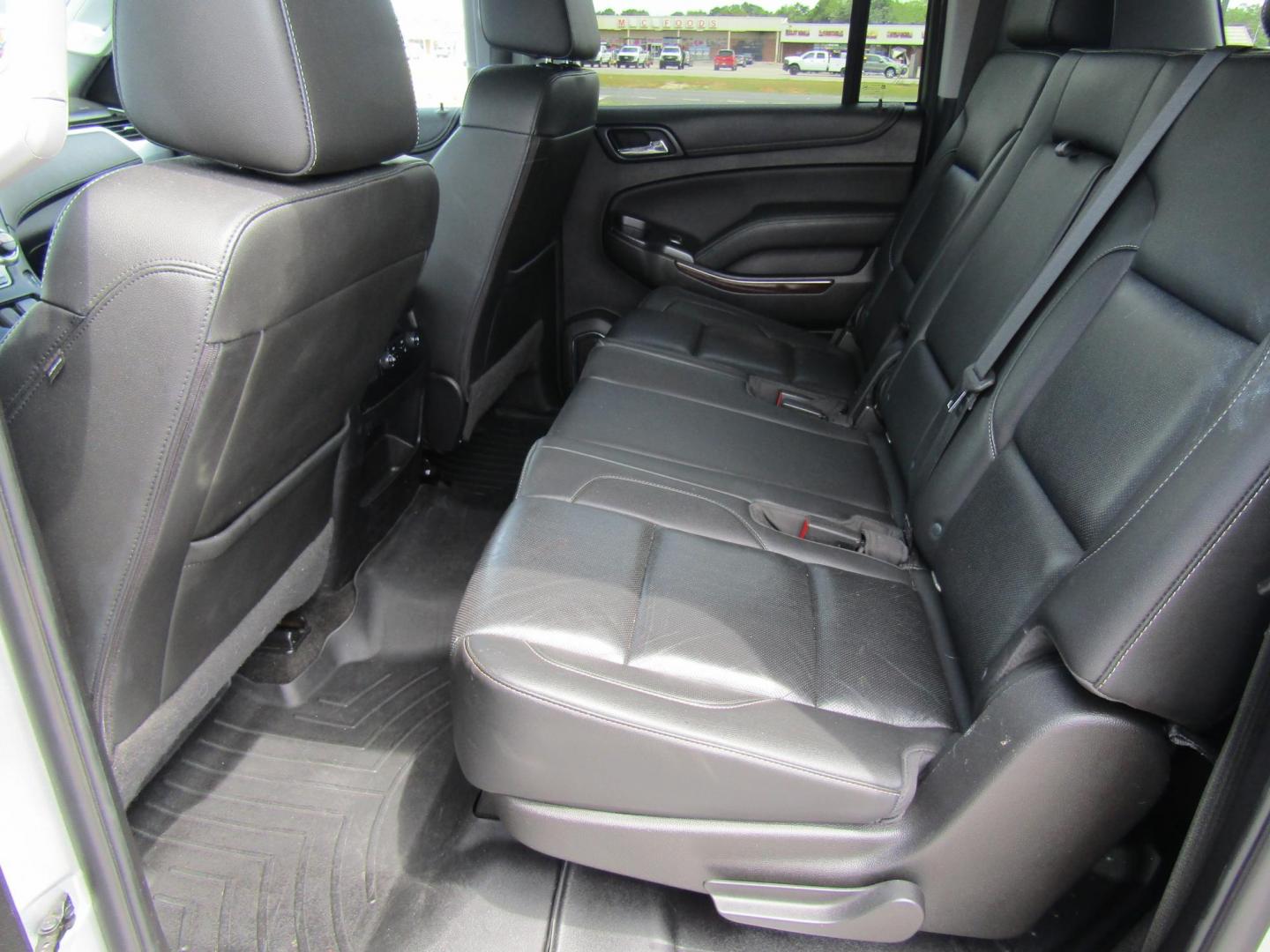 2018 Silver GMC Yukon XL SLT 2WD (1GKS1GKC7JR) with an 5.3L V8 OHV 16V engine, Automatic transmission, located at 15016 S Hwy 231, Midland City, AL, 36350, (334) 983-3001, 31.306210, -85.495277 - Photo#4