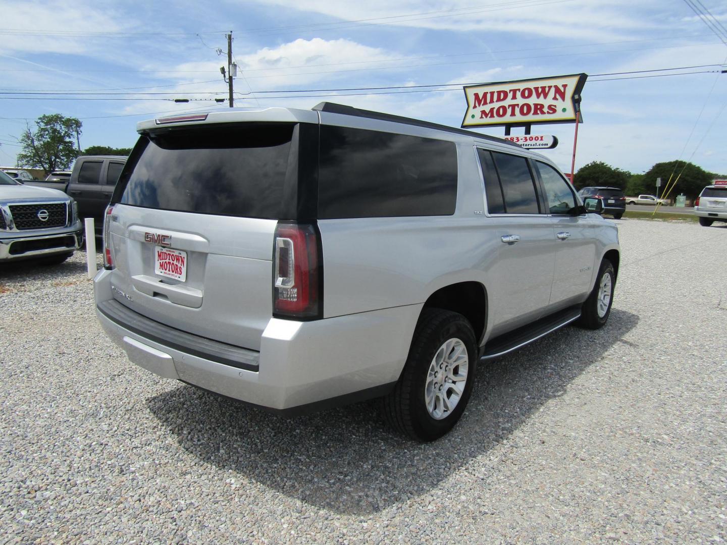 2018 Silver GMC Yukon XL SLT 2WD (1GKS1GKC7JR) with an 5.3L V8 OHV 16V engine, Automatic transmission, located at 15016 S Hwy 231, Midland City, AL, 36350, (334) 983-3001, 31.306210, -85.495277 - Photo#7