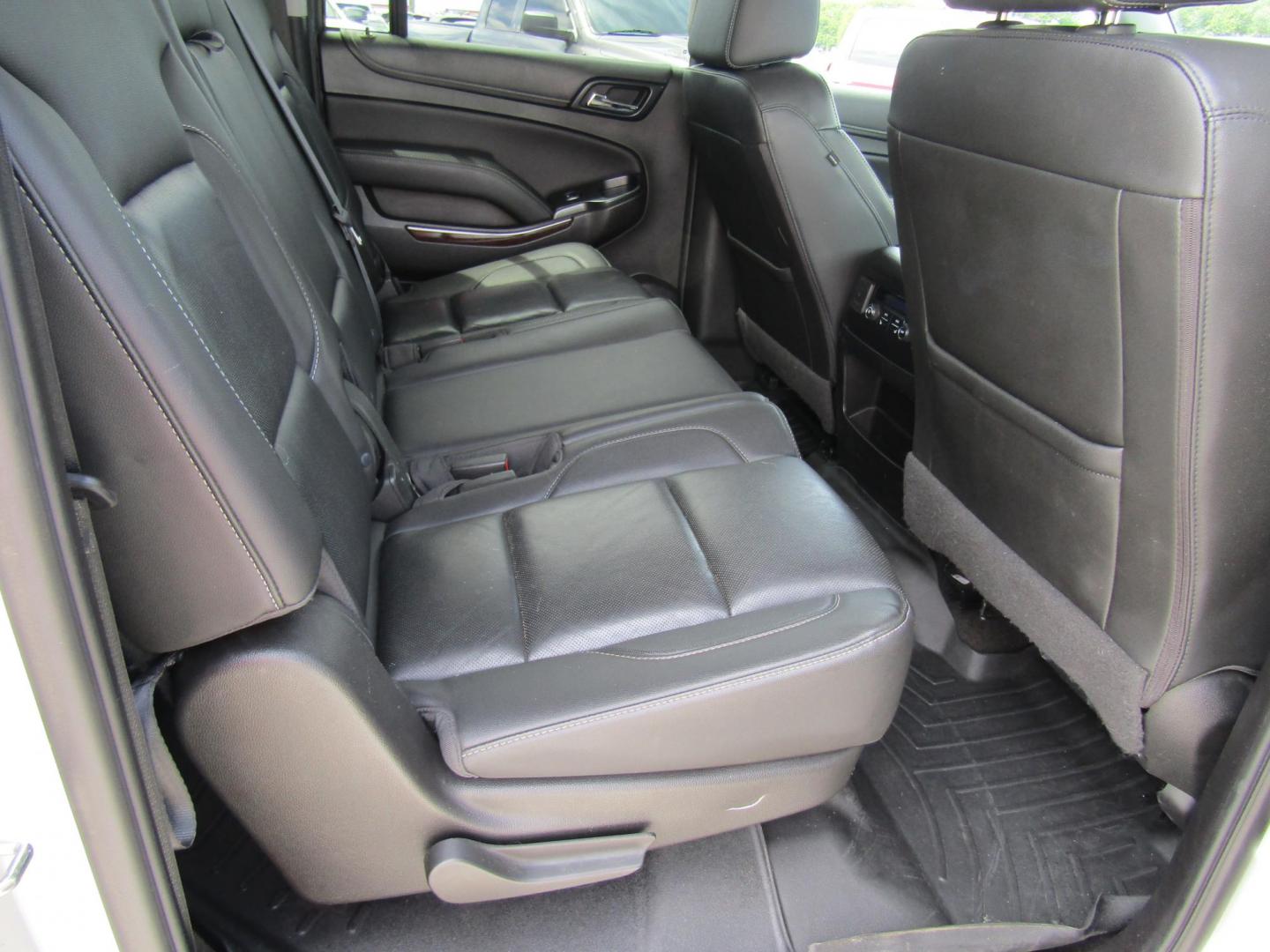 2018 Silver GMC Yukon XL SLT 2WD (1GKS1GKC7JR) with an 5.3L V8 OHV 16V engine, Automatic transmission, located at 15016 S Hwy 231, Midland City, AL, 36350, (334) 983-3001, 31.306210, -85.495277 - Photo#8