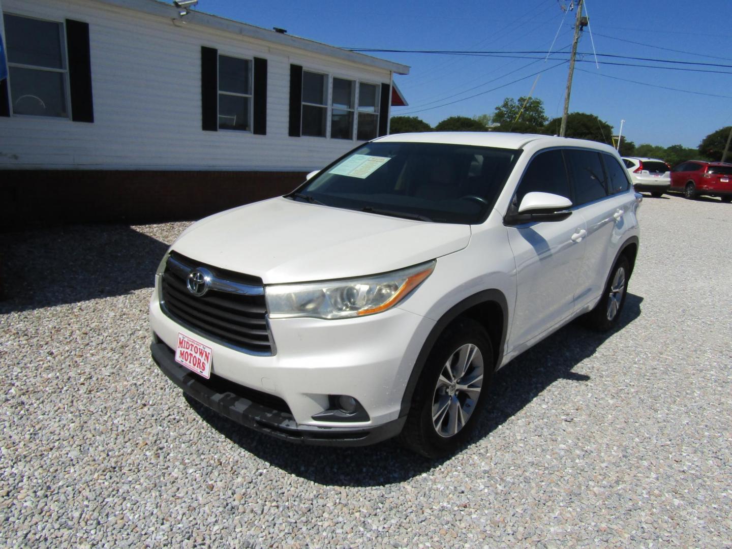 2014 White Toyota Highlander LE FWD V6 (5TDZKRFH9ES) with an 3.5L V6 DOHC 24V engine, Automatic transmission, located at 15016 S Hwy 231, Midland City, AL, 36350, (334) 983-3001, 31.306210, -85.495277 - Photo#2