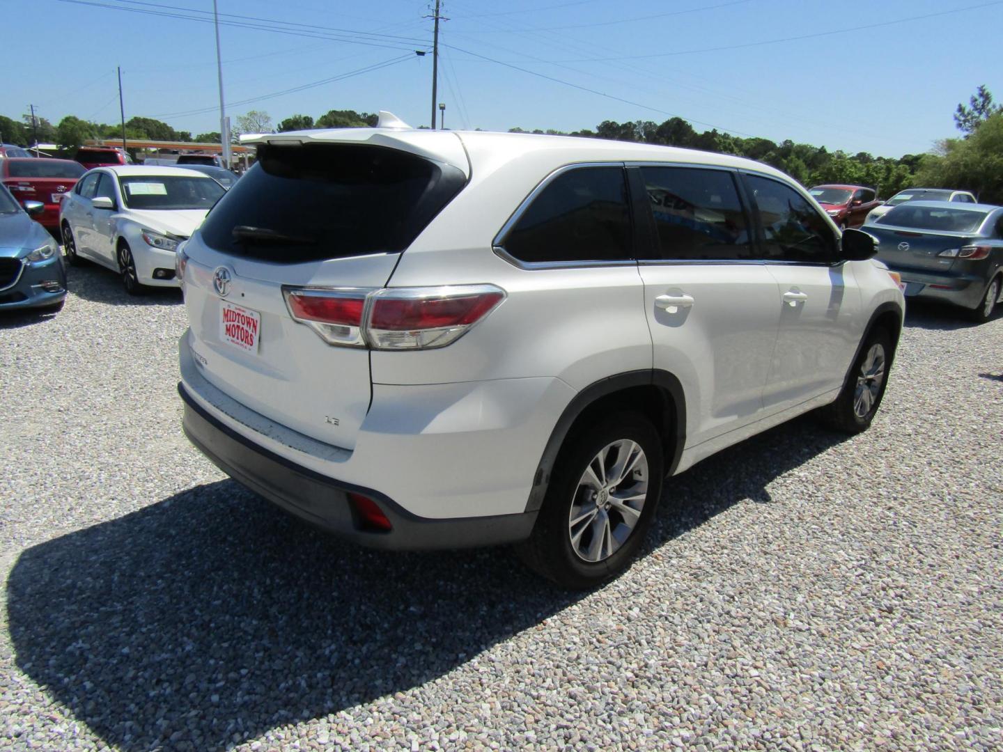 2014 White Toyota Highlander LE FWD V6 (5TDZKRFH9ES) with an 3.5L V6 DOHC 24V engine, Automatic transmission, located at 15016 S Hwy 231, Midland City, AL, 36350, (334) 983-3001, 31.306210, -85.495277 - Photo#6