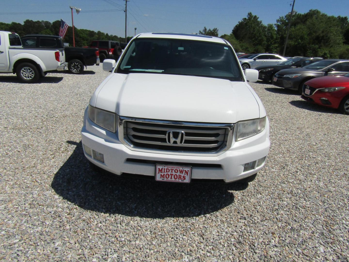 2013 White Honda Ridgeline RTL w/ Leather and Navigation (5FPYK1F58DB) with an 3.5L V6 SOHC 24V engine, Automatic transmission, located at 15016 S Hwy 231, Midland City, AL, 36350, (334) 983-3001, 31.306210, -85.495277 - Photo#1