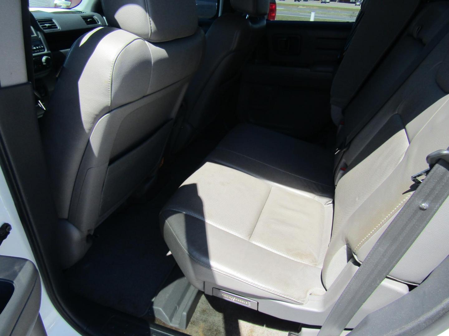 2013 White Honda Ridgeline RTL w/ Leather and Navigation (5FPYK1F58DB) with an 3.5L V6 SOHC 24V engine, Automatic transmission, located at 15016 S Hwy 231, Midland City, AL, 36350, (334) 983-3001, 31.306210, -85.495277 - Photo#4