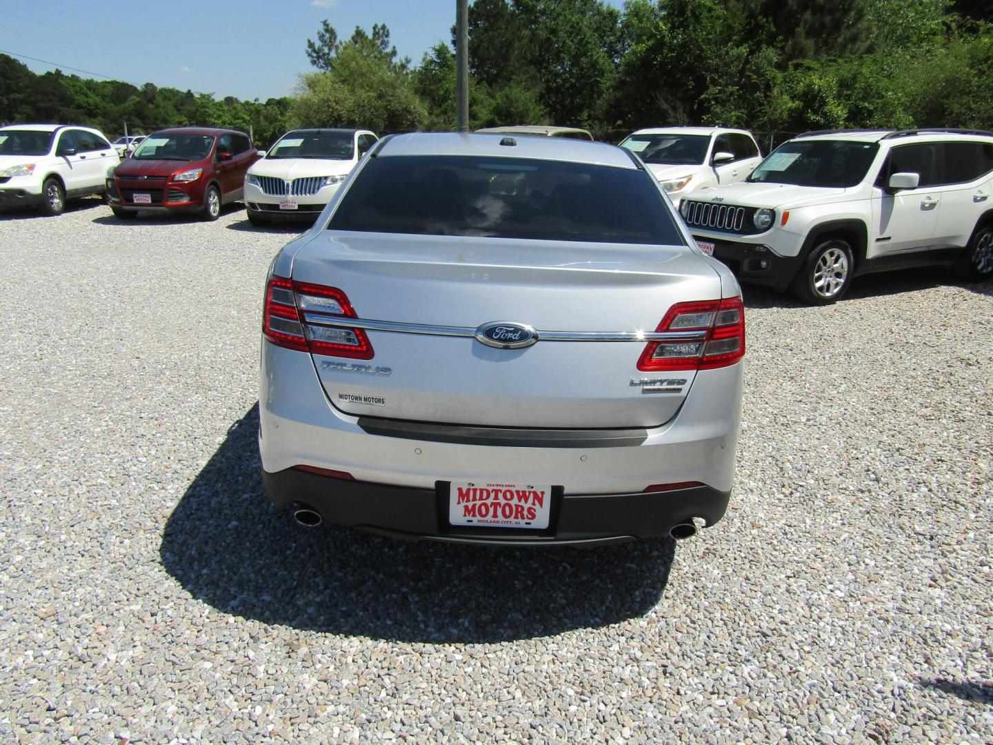 2018 Silver Ford Taurus Limited FWD (1FAHP2F81JG) with an 3.5L V6 DOHC 24V engine, Automatic transmission, located at 15016 S Hwy 231, Midland City, AL, 36350, (334) 983-3001, 31.306210, -85.495277 - Photo#5