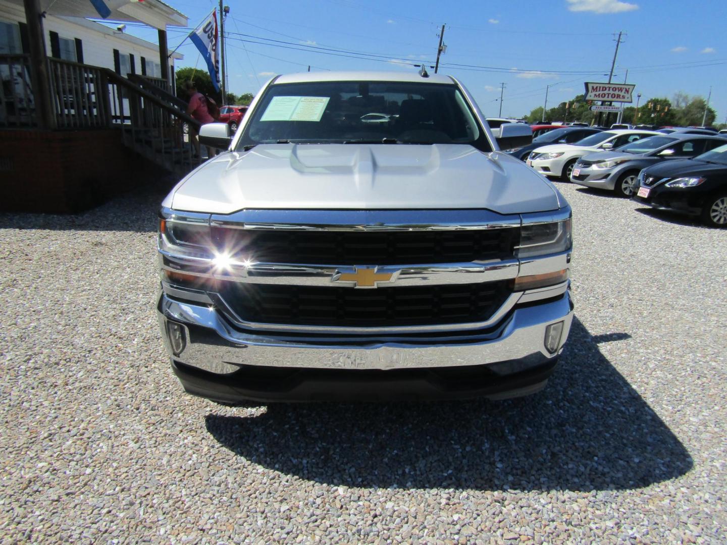 2017 Silver Chevrolet Silverado 1500 LT Crew Cab 2WD (3GCPCREC4HG) with an 5.3L V8 OHV 16V engine, Automatic transmission, located at 15016 S Hwy 231, Midland City, AL, 36350, (334) 983-3001, 31.306210, -85.495277 - Photo#1