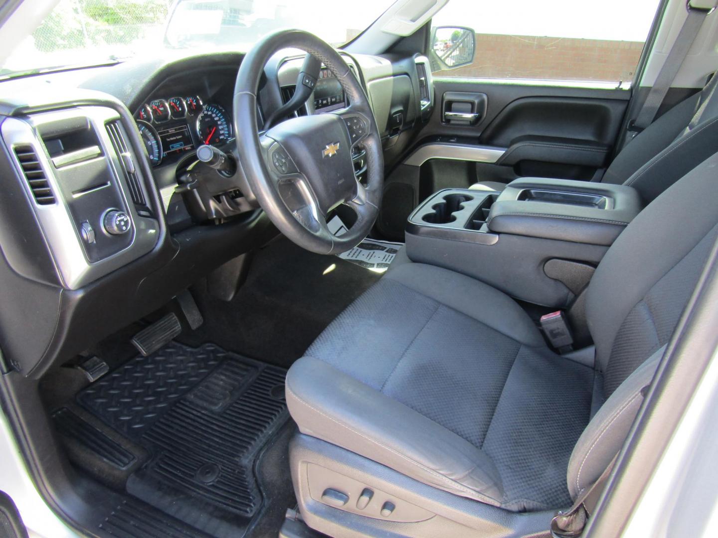 2017 Silver Chevrolet Silverado 1500 LT Crew Cab 2WD (3GCPCREC4HG) with an 5.3L V8 OHV 16V engine, Automatic transmission, located at 15016 S Hwy 231, Midland City, AL, 36350, (334) 983-3001, 31.306210, -85.495277 - Photo#3