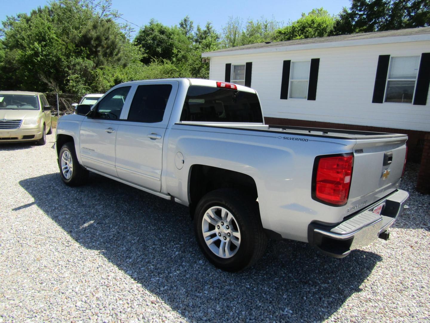 2017 Silver Chevrolet Silverado 1500 LT Crew Cab 2WD (3GCPCREC4HG) with an 5.3L V8 OHV 16V engine, Automatic transmission, located at 15016 S Hwy 231, Midland City, AL, 36350, (334) 983-3001, 31.306210, -85.495277 - Photo#5