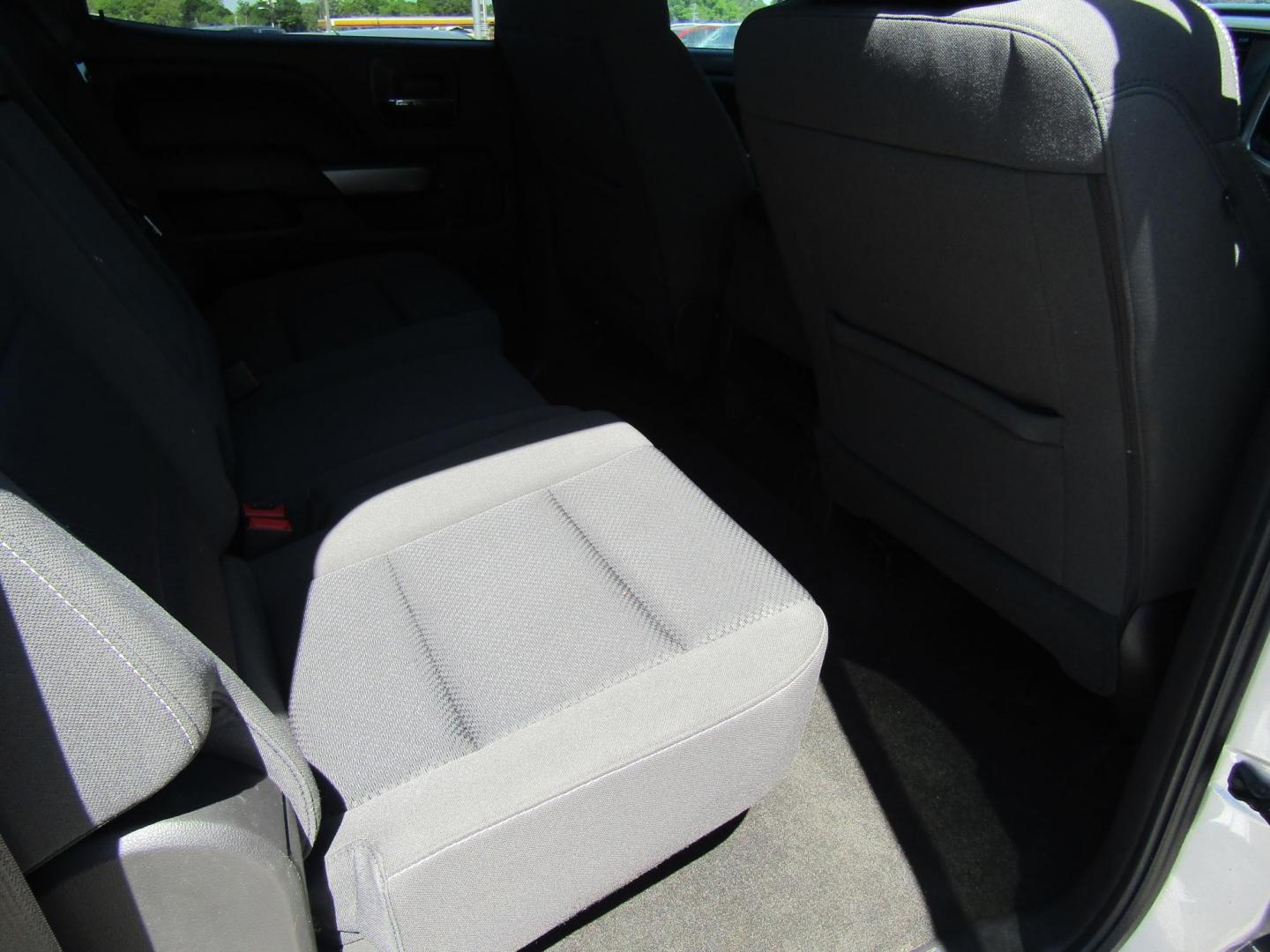 2017 Silver Chevrolet Silverado 1500 LT Crew Cab 2WD (3GCPCREC4HG) with an 5.3L V8 OHV 16V engine, Automatic transmission, located at 15016 S Hwy 231, Midland City, AL, 36350, (334) 983-3001, 31.306210, -85.495277 - Photo#8