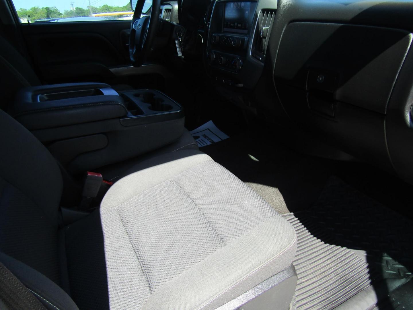 2017 Silver Chevrolet Silverado 1500 LT Crew Cab 2WD (3GCPCREC4HG) with an 5.3L V8 OHV 16V engine, Automatic transmission, located at 15016 S Hwy 231, Midland City, AL, 36350, (334) 983-3001, 31.306210, -85.495277 - Photo#9