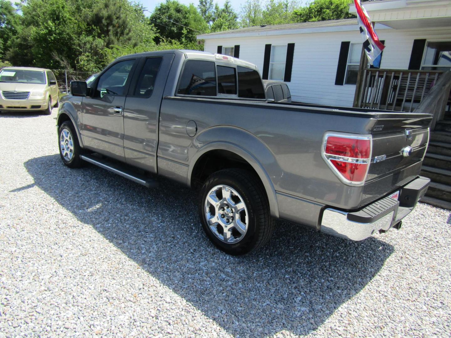 2013 Gray Ford F-150 Lariat SuperCab 6.5-ft. Bed 2WD (1FTFX1CF4DF) with an 5.0L V8 engine, Automatic transmission, located at 15016 S Hwy 231, Midland City, AL, 36350, (334) 983-3001, 31.306210, -85.495277 - Photo#4