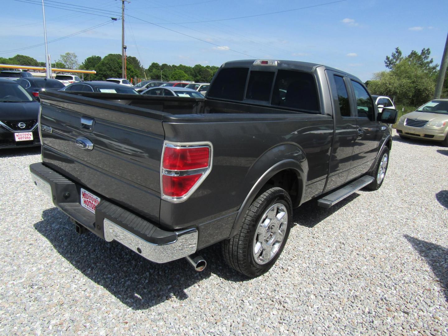2013 Gray Ford F-150 Lariat SuperCab 6.5-ft. Bed 2WD (1FTFX1CF4DF) with an 5.0L V8 engine, Automatic transmission, located at 15016 S Hwy 231, Midland City, AL, 36350, (334) 983-3001, 31.306210, -85.495277 - Photo#6