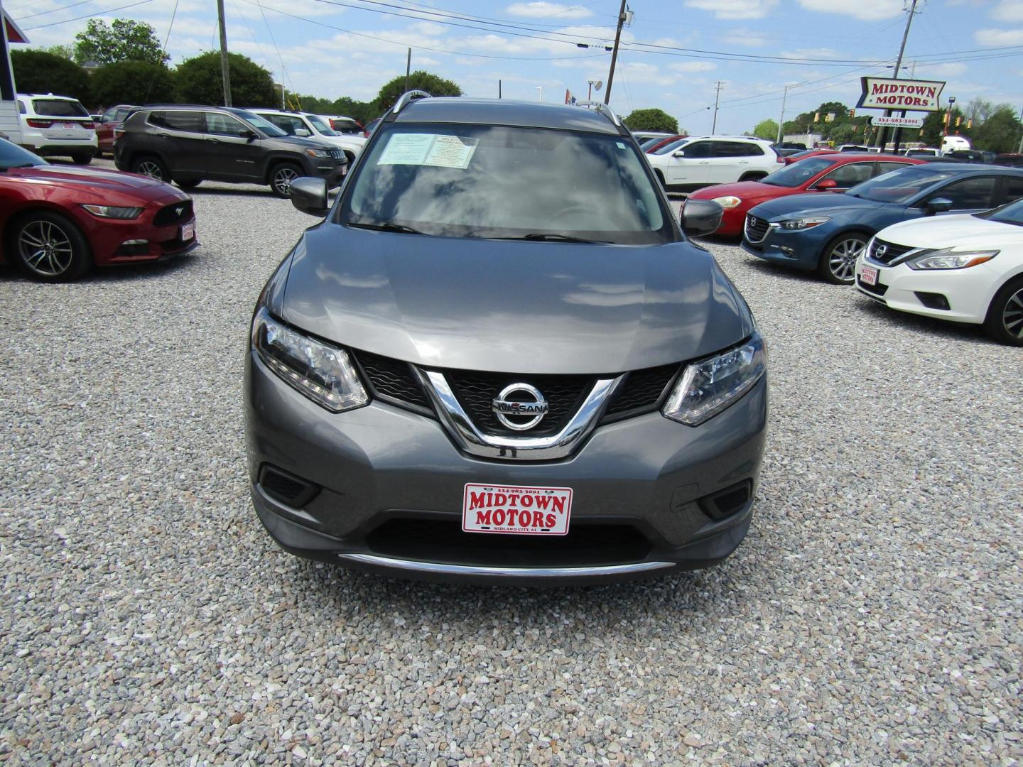 2016 Gray Nissan Rogue S 2WD (KNMAT2MT8GP) with an 2.5L L4 DOHC 16V engine, Automatic transmission, located at 15016 S Hwy 231, Midland City, AL, 36350, (334) 983-3001, 31.306210, -85.495277 - Photo#1