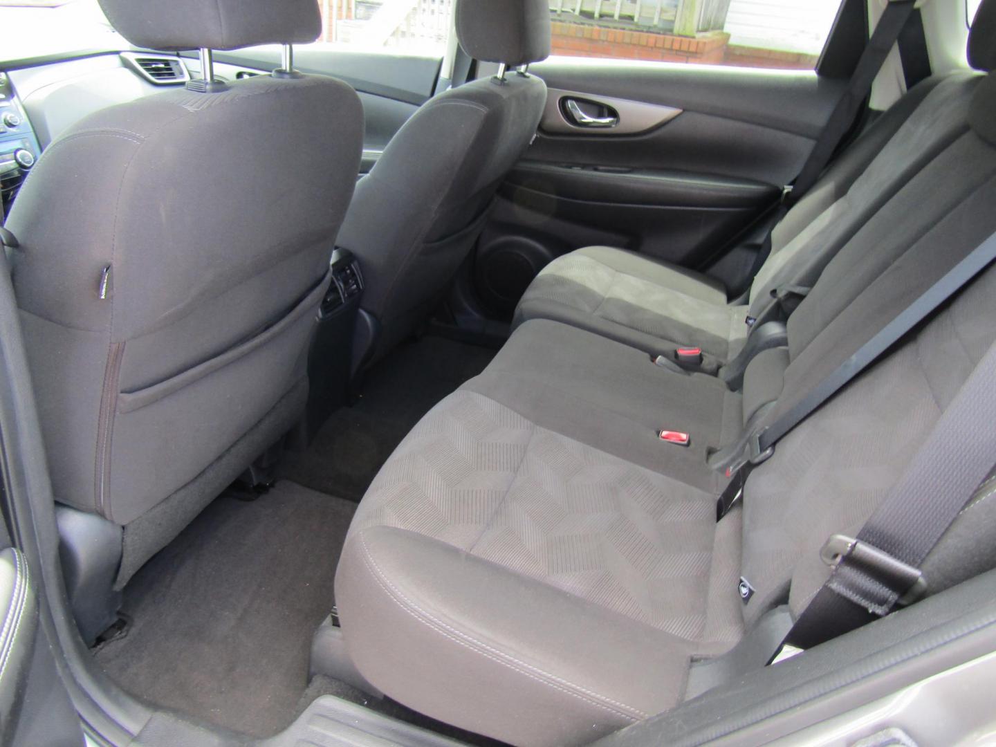 2016 Gray Nissan Rogue S 2WD (KNMAT2MT8GP) with an 2.5L L4 DOHC 16V engine, Automatic transmission, located at 15016 S Hwy 231, Midland City, AL, 36350, (334) 983-3001, 31.306210, -85.495277 - Photo#3