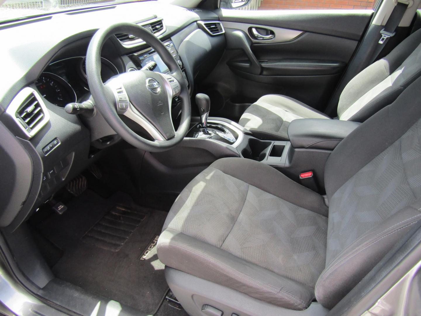 2016 Gray Nissan Rogue S 2WD (KNMAT2MT8GP) with an 2.5L L4 DOHC 16V engine, Automatic transmission, located at 15016 S Hwy 231, Midland City, AL, 36350, (334) 983-3001, 31.306210, -85.495277 - Photo#2