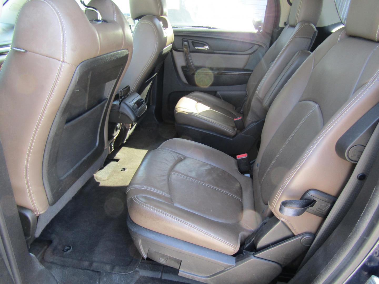 2015 Blue GMC Acadia SLT-1 FWD (1GKKRRKD9FJ) with an 3.6L V6 DOHC 24V engine, Automatic transmission, located at 15016 S Hwy 231, Midland City, AL, 36350, (334) 983-3001, 31.306210, -85.495277 - Photo#4