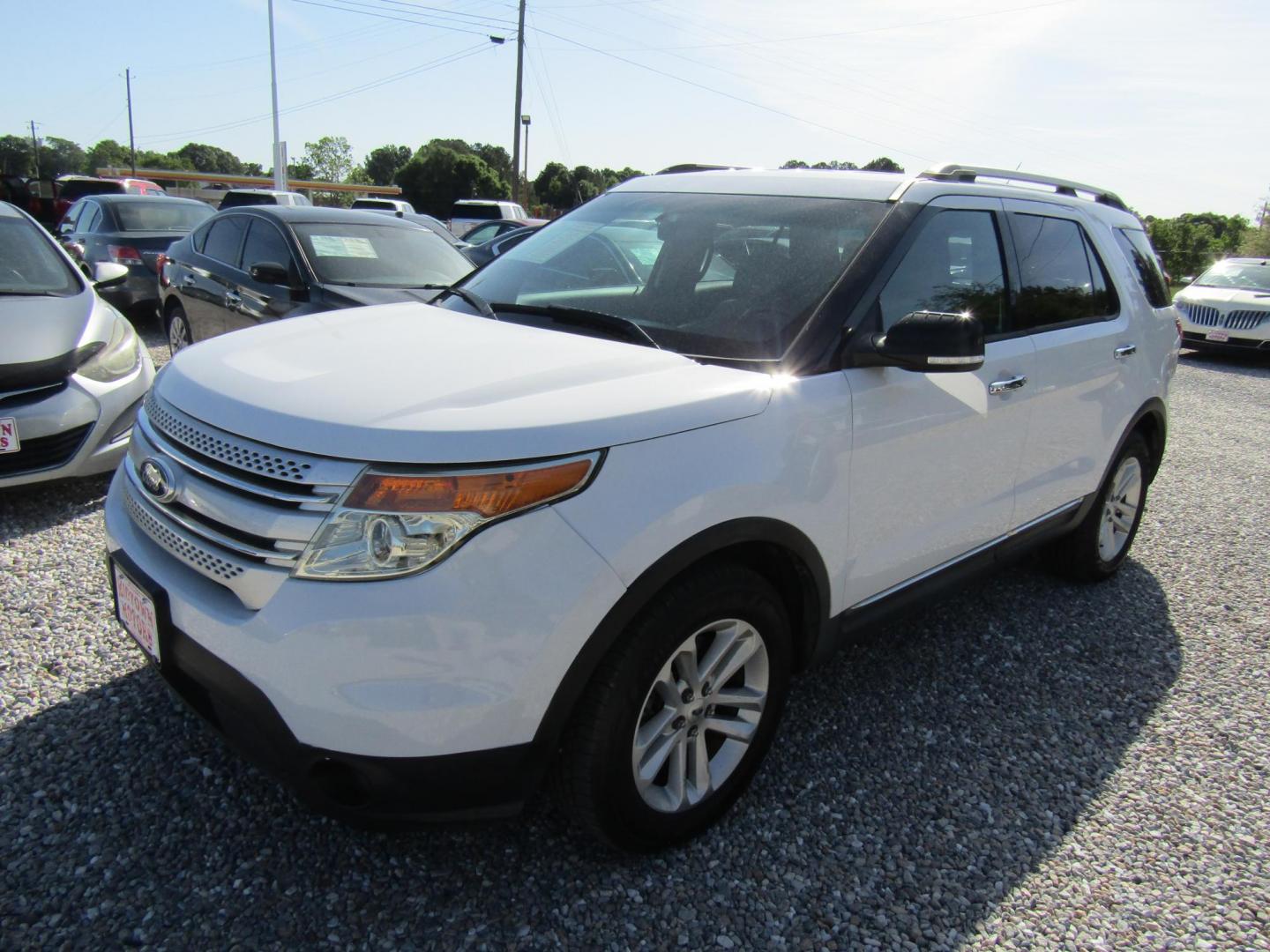 2014 White Ford Explorer XLT FWD (1FM5K7D84EG) with an 3.5L V6 DOHC 24V engine, Automatic transmission, located at 15016 S Hwy 231, Midland City, AL, 36350, (334) 983-3001, 31.306210, -85.495277 - Photo#2