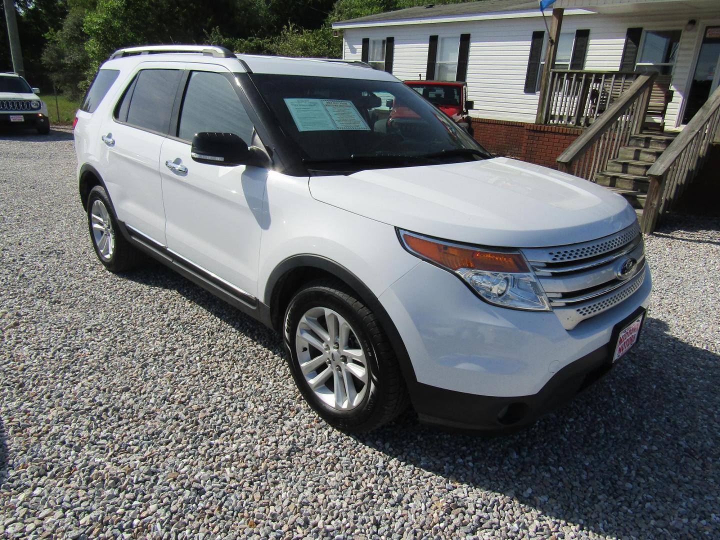 2014 White Ford Explorer XLT FWD (1FM5K7D84EG) with an 3.5L V6 DOHC 24V engine, Automatic transmission, located at 15016 S Hwy 231, Midland City, AL, 36350, (334) 983-3001, 31.306210, -85.495277 - Photo#0