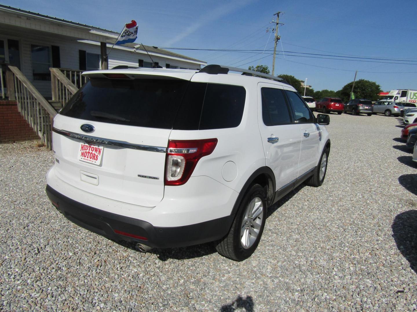 2014 White Ford Explorer XLT FWD (1FM5K7D84EG) with an 3.5L V6 DOHC 24V engine, Automatic transmission, located at 15016 S Hwy 231, Midland City, AL, 36350, (334) 983-3001, 31.306210, -85.495277 - Photo#7
