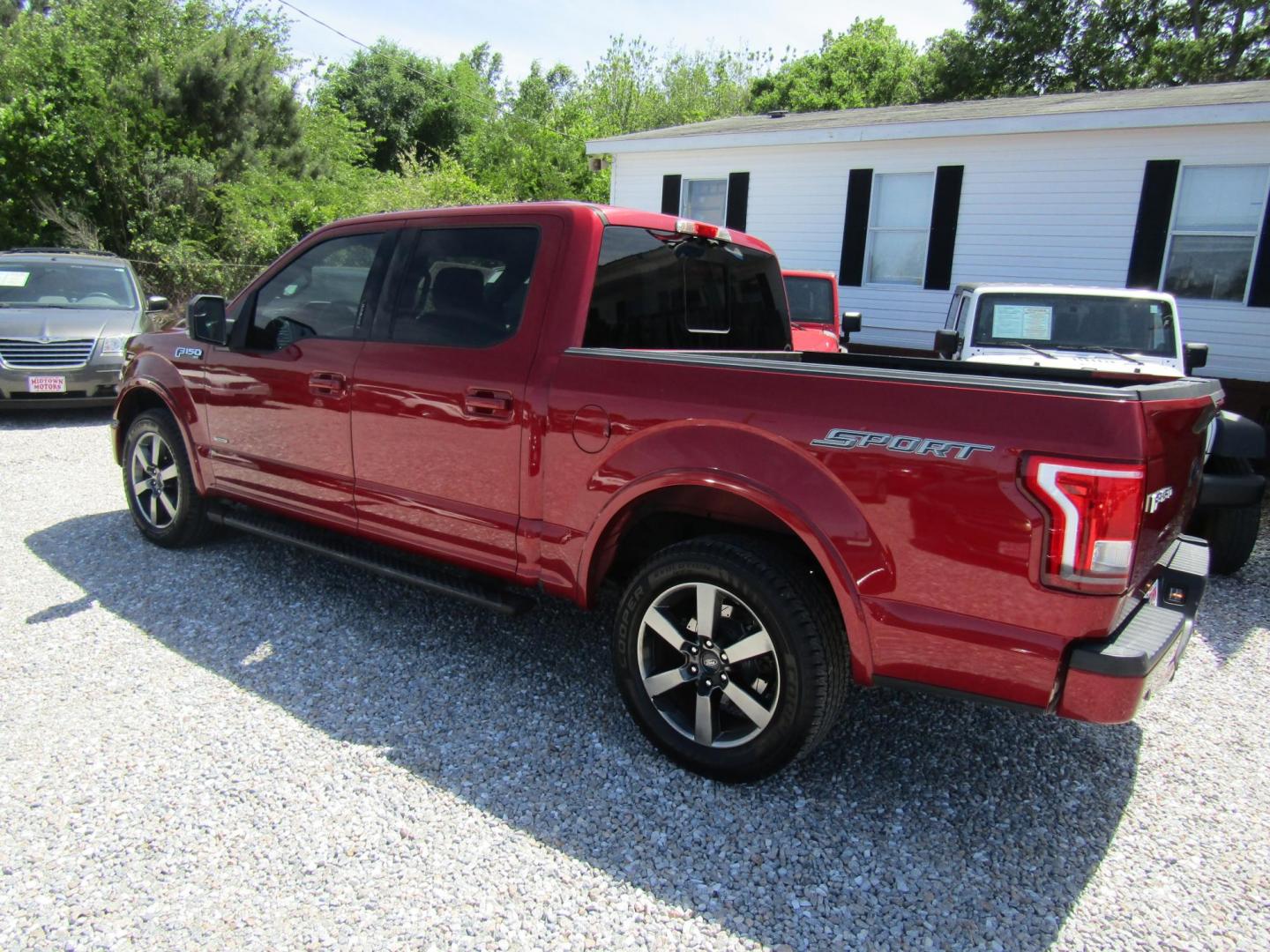 2017 Red Ford F-150 XLT SuperCrew 5.5-ft. Bed 2WD (1FTEW1CG7HK) with an 3.5L V6 TURBO engine, Automatic transmission, located at 15016 S Hwy 231, Midland City, AL, 36350, (334) 983-3001, 31.306210, -85.495277 - Photo#3