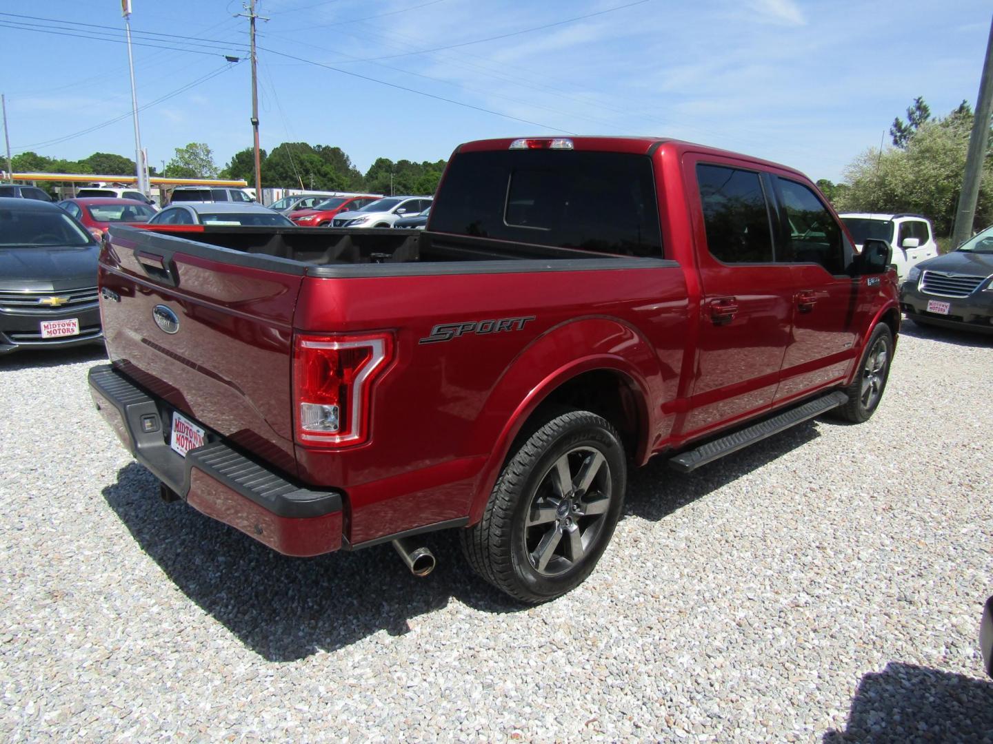 2017 Red Ford F-150 XLT SuperCrew 5.5-ft. Bed 2WD (1FTEW1CG7HK) with an 3.5L V6 TURBO engine, Automatic transmission, located at 15016 S Hwy 231, Midland City, AL, 36350, (334) 983-3001, 31.306210, -85.495277 - Photo#5