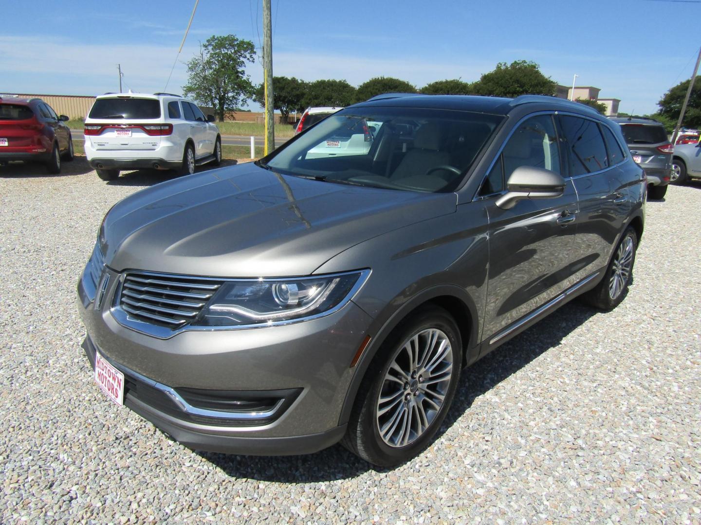 2016 Silver Lincoln MKX Reserve (2LMTJ6LRXGB) with an 3.7L V6 DOHC 24V engine, Automatic transmission, located at 15016 S Hwy 231, Midland City, AL, 36350, (334) 983-3001, 31.306210, -85.495277 - Photo#2