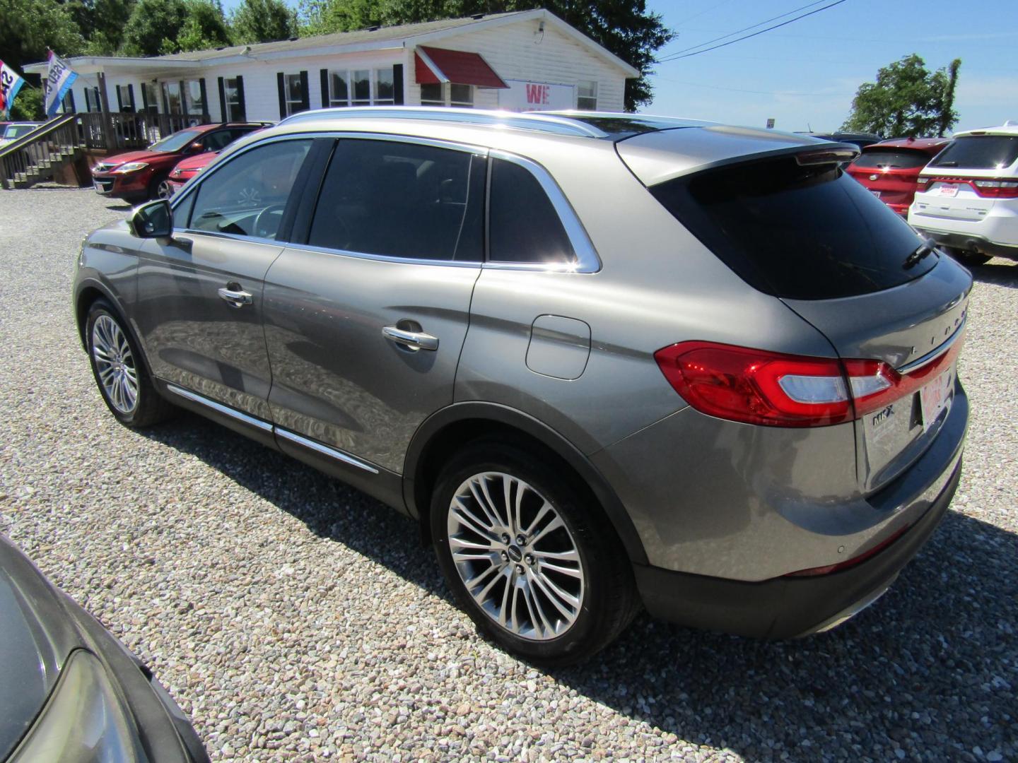 2016 Silver Lincoln MKX Reserve (2LMTJ6LRXGB) with an 3.7L V6 DOHC 24V engine, Automatic transmission, located at 15016 S Hwy 231, Midland City, AL, 36350, (334) 983-3001, 31.306210, -85.495277 - Photo#5