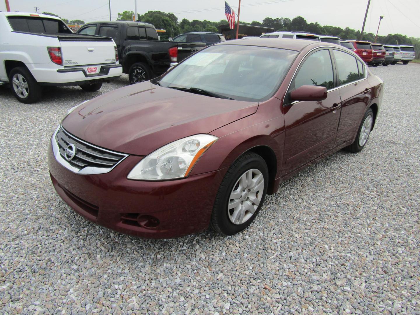 2011 Red Nissan Altima 2.5 S (1N4AL2APXBC) with an 2.5L L4 DOHC 16V engine, Automatic transmission, located at 15016 S Hwy 231, Midland City, AL, 36350, (334) 983-3001, 31.306210, -85.495277 - Photo#2