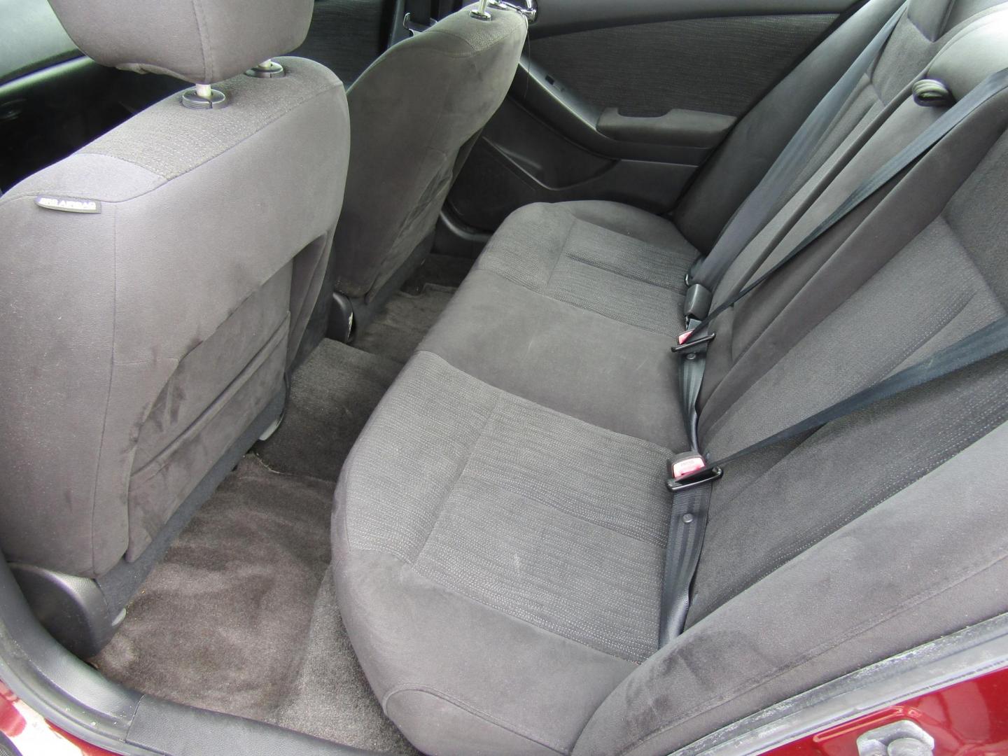 2011 Red Nissan Altima 2.5 S (1N4AL2APXBC) with an 2.5L L4 DOHC 16V engine, Automatic transmission, located at 15016 S Hwy 231, Midland City, AL, 36350, (334) 983-3001, 31.306210, -85.495277 - Photo#4