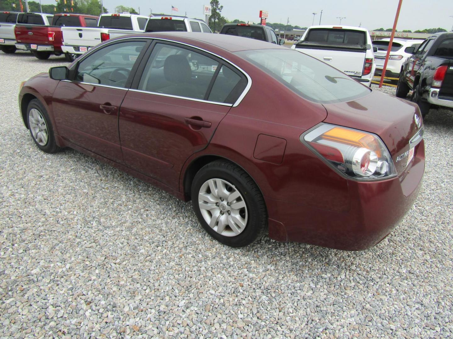 2011 Red Nissan Altima 2.5 S (1N4AL2APXBC) with an 2.5L L4 DOHC 16V engine, Automatic transmission, located at 15016 S Hwy 231, Midland City, AL, 36350, (334) 983-3001, 31.306210, -85.495277 - Photo#5