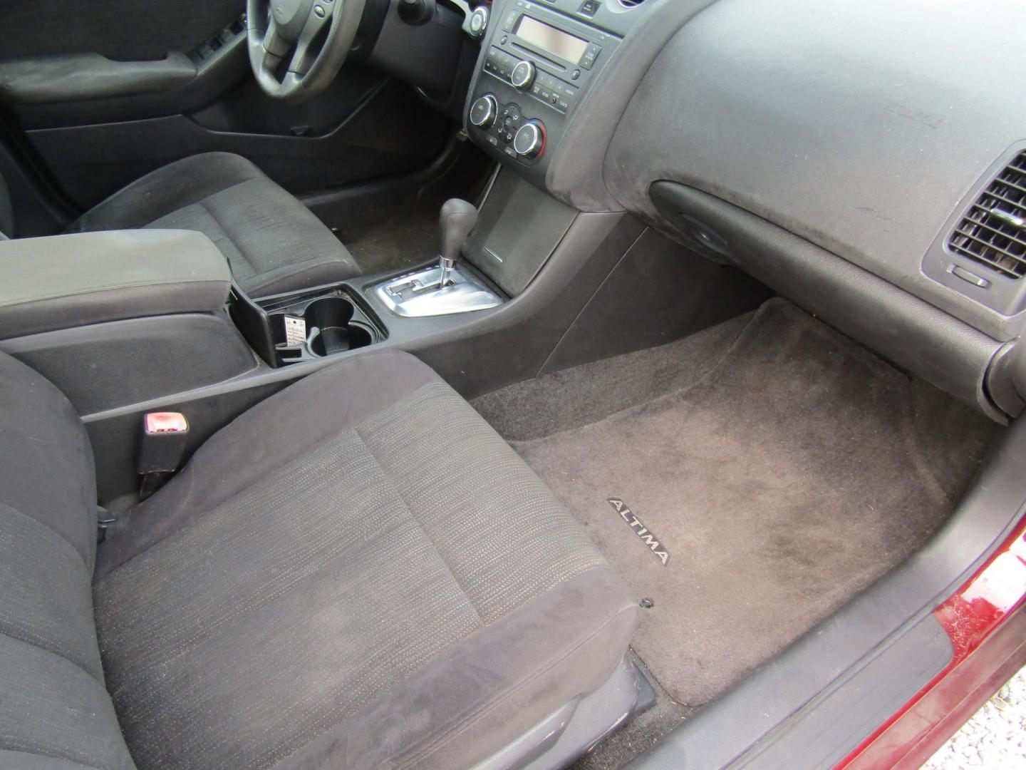 2011 Red Nissan Altima 2.5 S (1N4AL2APXBC) with an 2.5L L4 DOHC 16V engine, Automatic transmission, located at 15016 S Hwy 231, Midland City, AL, 36350, (334) 983-3001, 31.306210, -85.495277 - Photo#9