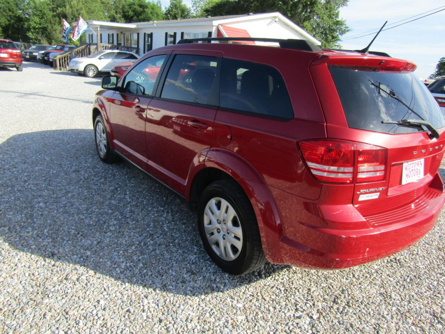 2017 Red Dodge Journey SE (3C4PDCAB5HT) with an 2.4L L4 DOHC 16V engine, Automatic transmission, located at 15016 S Hwy 231, Midland City, AL, 36350, (334) 983-3001, 31.306210, -85.495277 - Photo#5