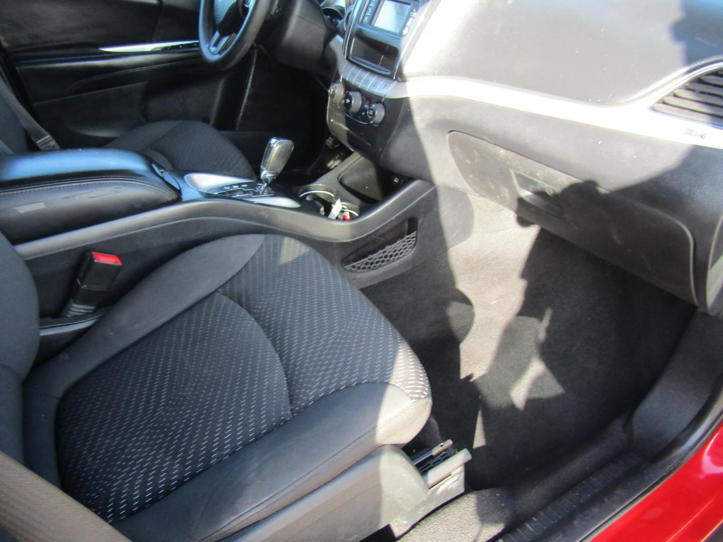 2017 Red Dodge Journey SE (3C4PDCAB5HT) with an 2.4L L4 DOHC 16V engine, Automatic transmission, located at 15016 S Hwy 231, Midland City, AL, 36350, (334) 983-3001, 31.306210, -85.495277 - Photo#9