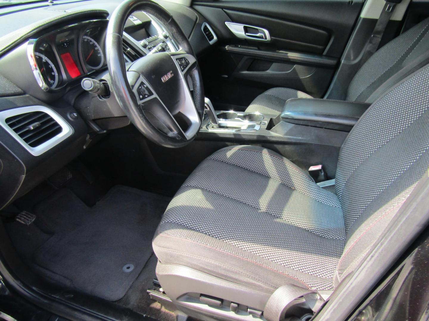 2011 Black GMC Terrain SLE2 FWD (2CTALSEC5B6) with an 2.4L L4 DOHC 16V engine, Automatic transmission, located at 15016 S Hwy 231, Midland City, AL, 36350, (334) 983-3001, 31.306210, -85.495277 - Photo#2
