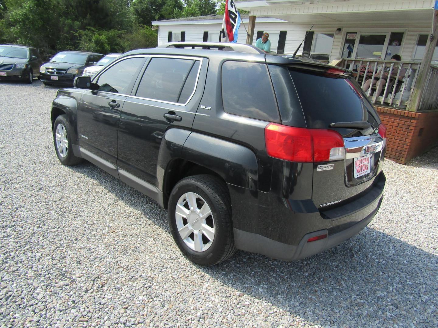 2011 Black GMC Terrain SLE2 FWD (2CTALSEC5B6) with an 2.4L L4 DOHC 16V engine, Automatic transmission, located at 15016 S Hwy 231, Midland City, AL, 36350, (334) 983-3001, 31.306210, -85.495277 - Photo#4